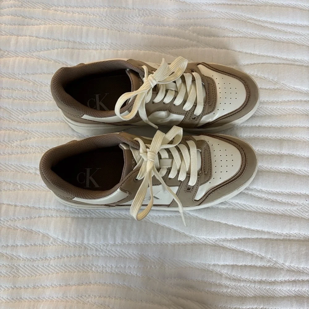 Calvin Klein Jeans White and Tan Sneakers size 8.5 - Picture 6 of 8